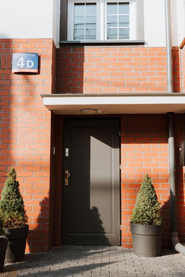 Noclegi Przy Stacji Nowy Dwor Mazowiecki Exterior photo