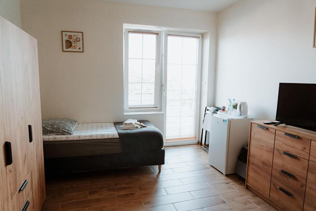 Noclegi Przy Stacji Nowy Dwor Mazowiecki Exterior photo