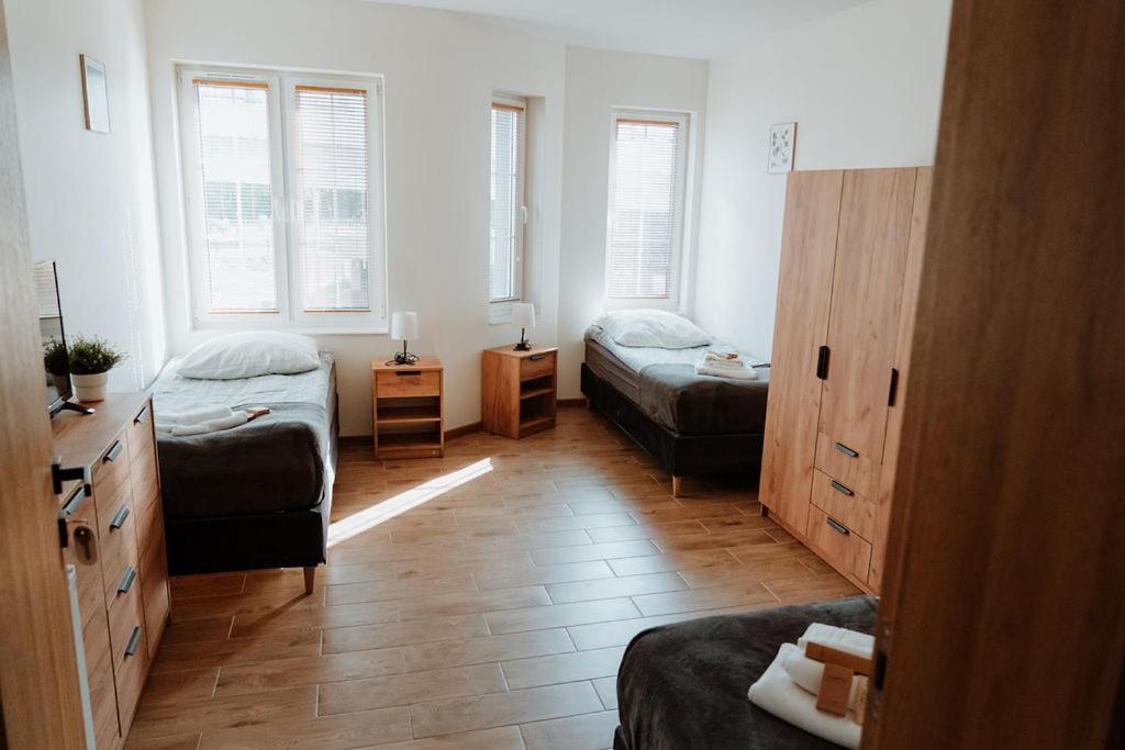 Noclegi Przy Stacji Nowy Dwor Mazowiecki Exterior photo